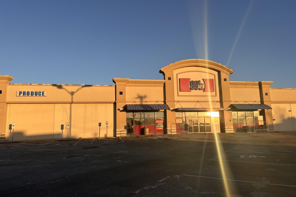 Thrift Giant will be taking over the old 99 Cents Only Store to sell designer clothes, accessories and housewares. (Heather McCullough/Community Impact)