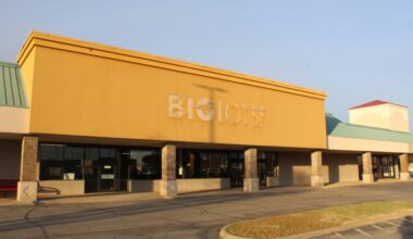 Ross Dress for Less is set to take over a building formerly occupied by Big Lots. (Michael Crouchley/Community Impact)
