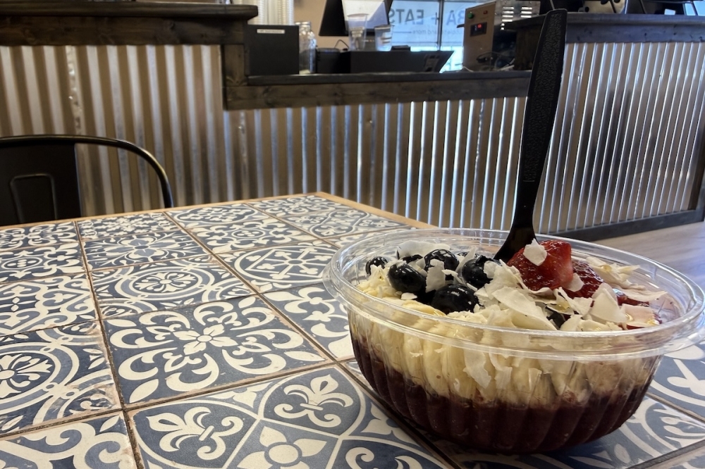 The O.G. Acai Bowl filled with oats, fruits, chocolate chips and honey. (Andrew Creelman/Community Impact)