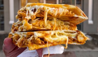 Cloud Naan serves up both traditional and fusion flavors of stuffed naan, including creamy tikka naan. (Courtesy Cloud Naan)