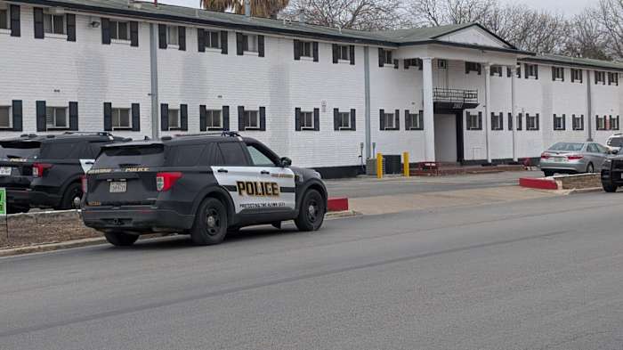 Man hospitalized after shooting on West Side, San Antonio police say