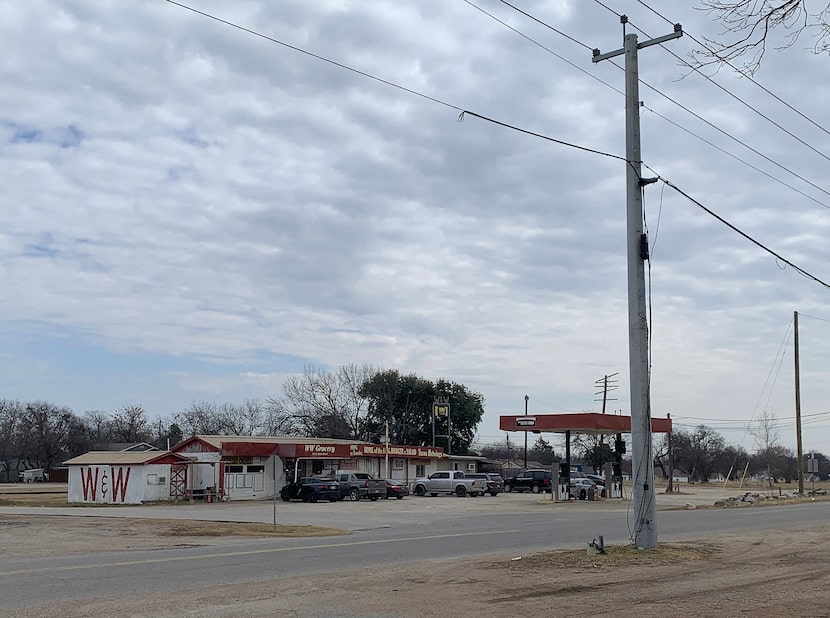 There are two grocery stores in Hutchins — the Family Dollar and the W&W, home of the King...