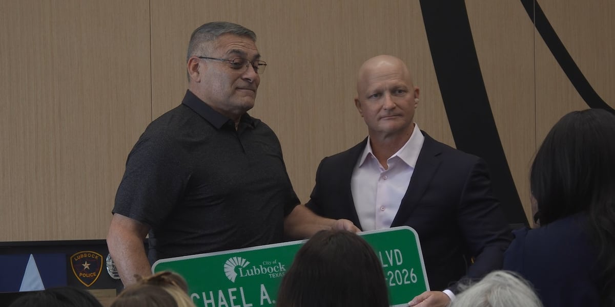 Three Lubbock Police officers retire after years of service