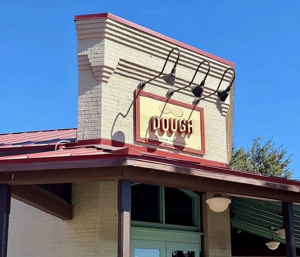 Dough Pizzeria Napoletana has a serene location on the corner of Cesar Chavez and Alamo Street. (Polly Anna Rocha/MySA)