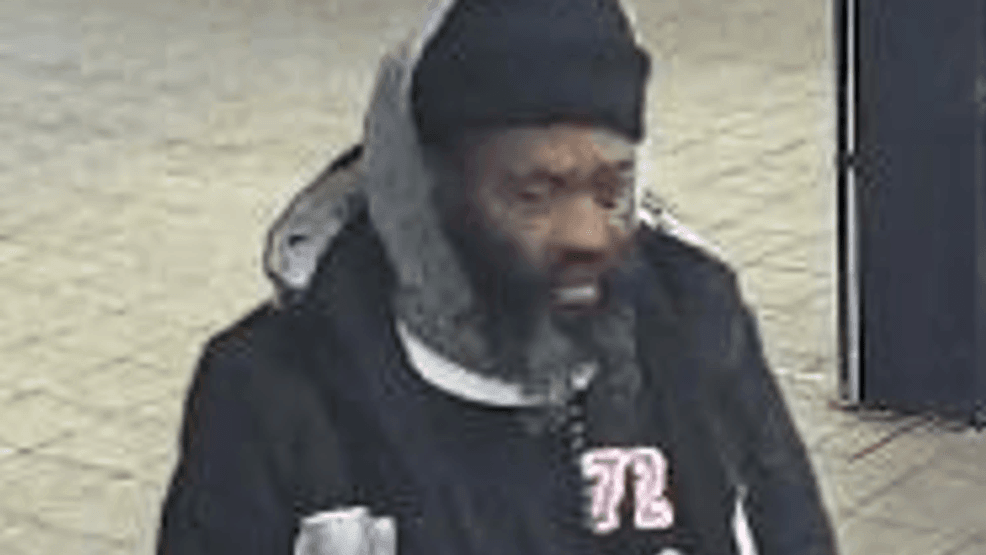 Mans slams milk crate into NY subway rider's face, causing eye laceration: police (NYPD photo)