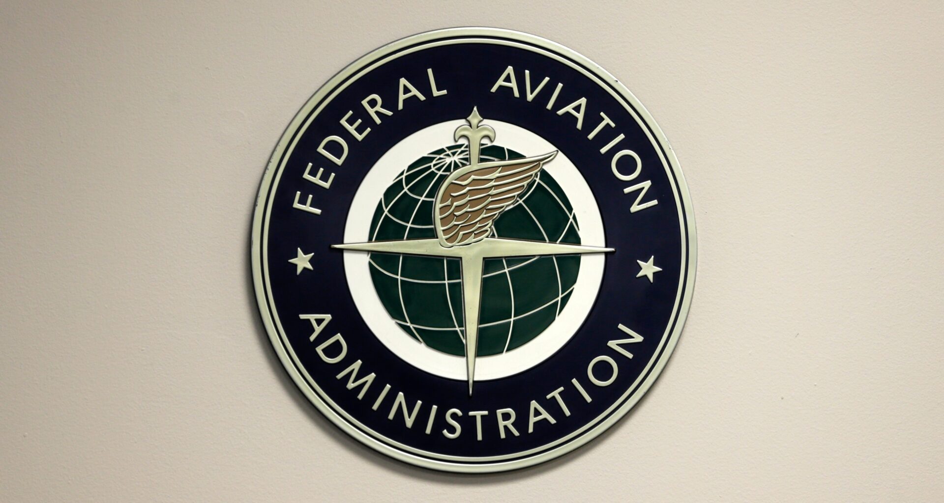 FAA closes airspace around El Paso, Texas, for 10 days, grounding all flights