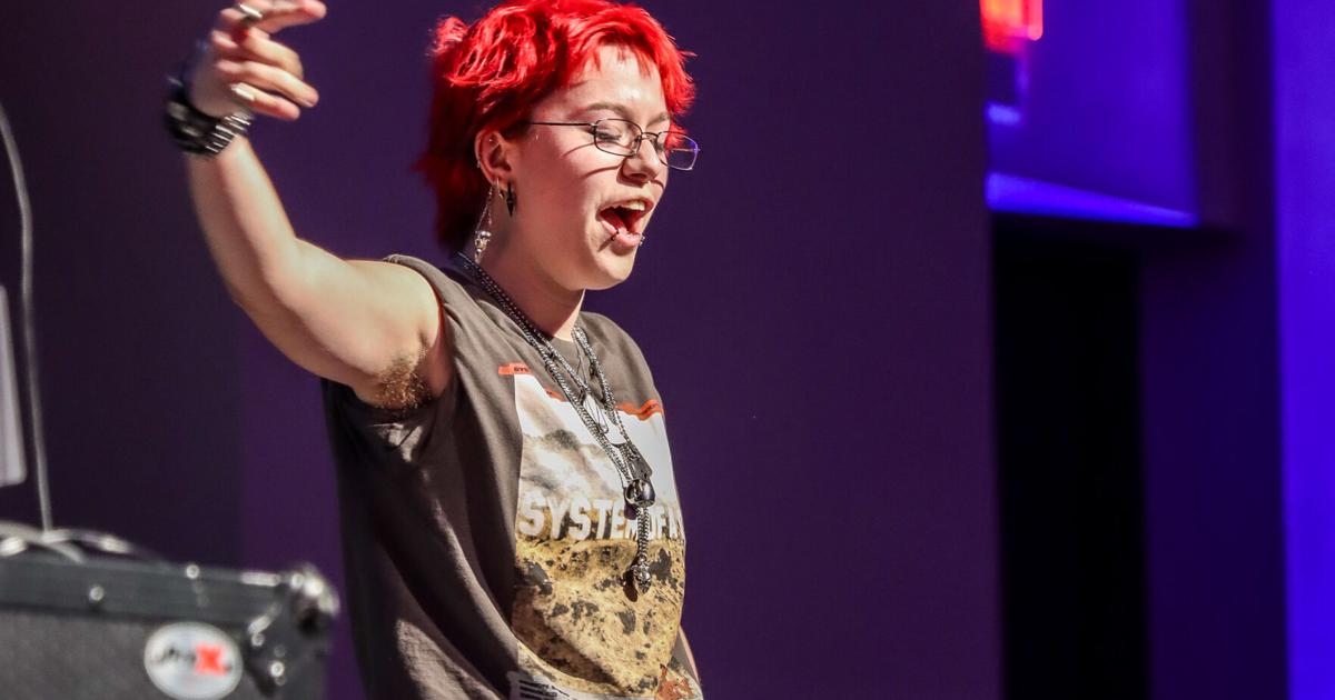 UTA Emo Night creates inclusive alternative space for students | Campus