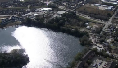 Gas leak shuts down Blackhawk Boulevard both ways in SE Harris County