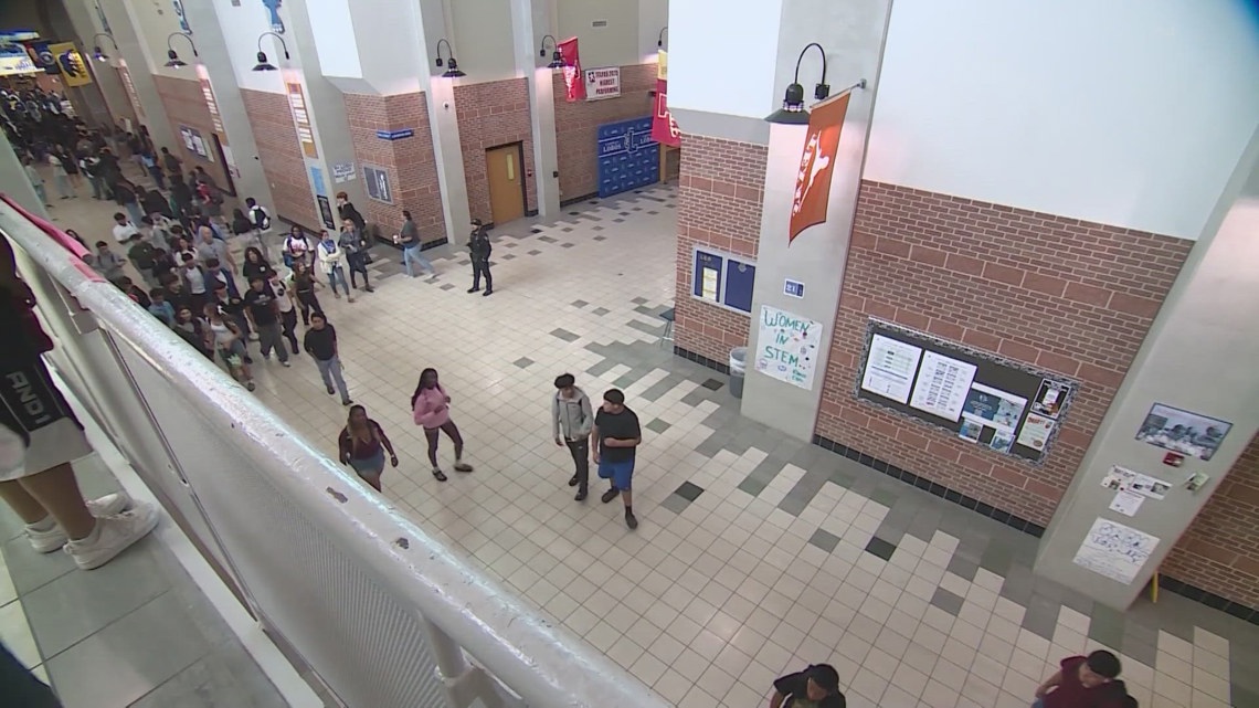 3 more Central Texas school districts reject daily prayer time under new state law