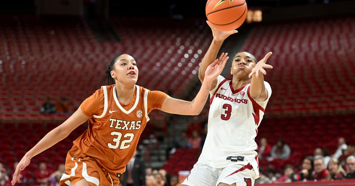 Booker leads five in double figures as No. 4 Texas defeats Arkansas 93-62 :: WRAL.com