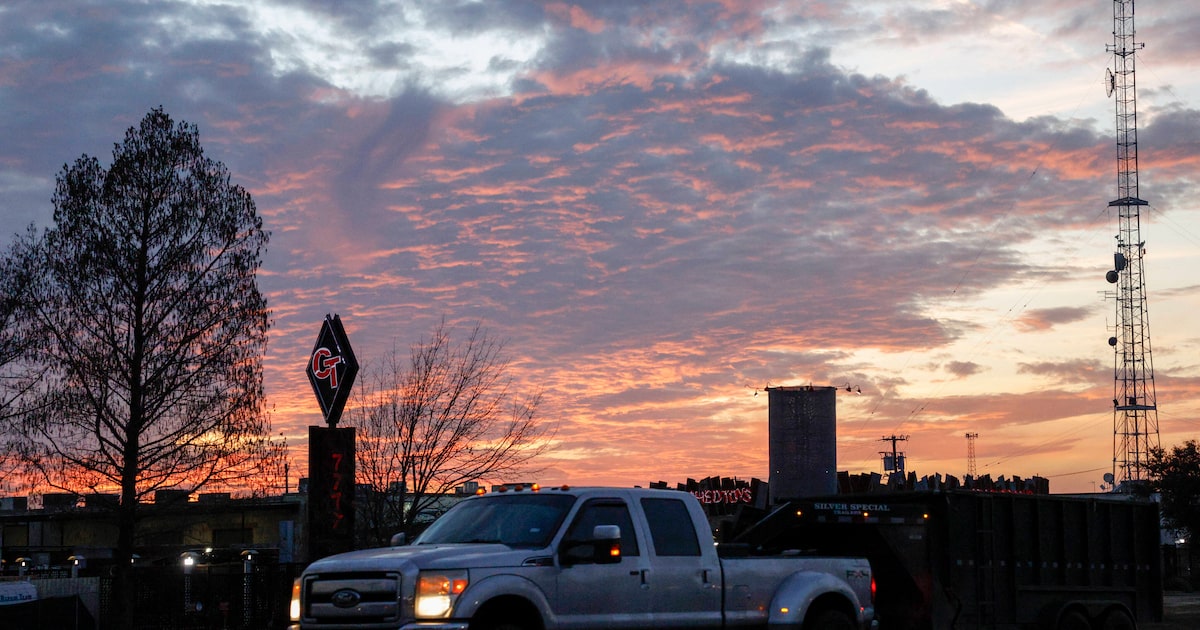 Warmer weather continues for D-FW, but a 13-degree drop is coming