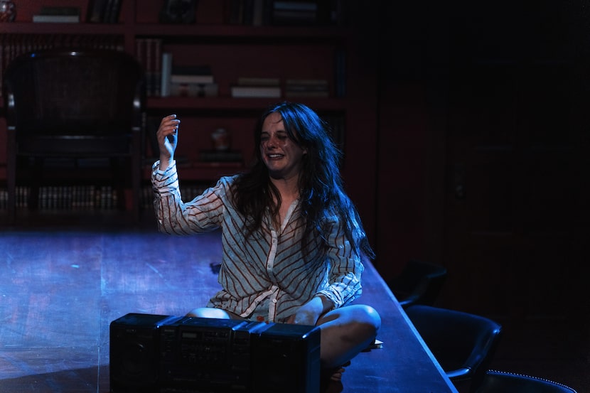 Mia Azuaje as Pearl, a Mount Holyoke student and president of the secret Jeannette Marks fan...