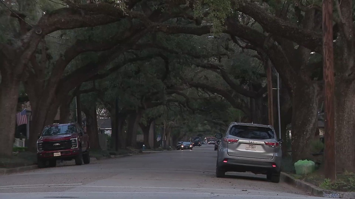 Houston neighborhood demands traffic solutions as I-10 detour reroutes semis through residential streets