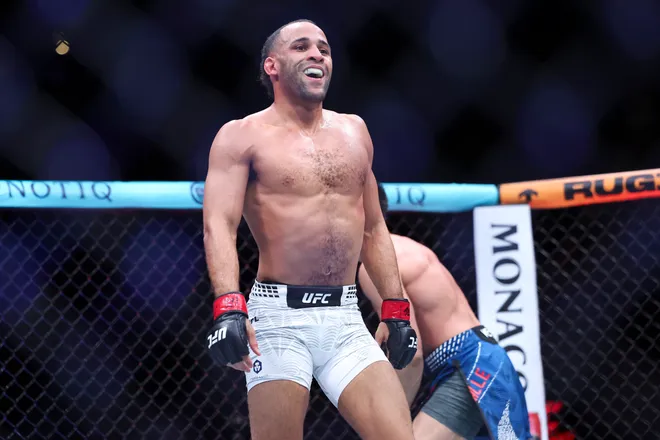Feb 21, 2026; Houston, Texas, USA; Jordan Leavitt (red gloves) fights Yadier del Valle (blue gloves) in a featherweight bout during UFC Fight Night at Toyota Center. Mandatory Credit: Troy Taormina-Imagn Images