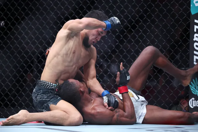 Feb 21, 2026; Houston, Texas, USA; Ode Osbourne (red gloves) fights Alibi Idiris (blue gloves) in a flyweight bout during UFC Fight Night at Toyota Center. Mandatory Credit: Troy Taormina-Imagn Images