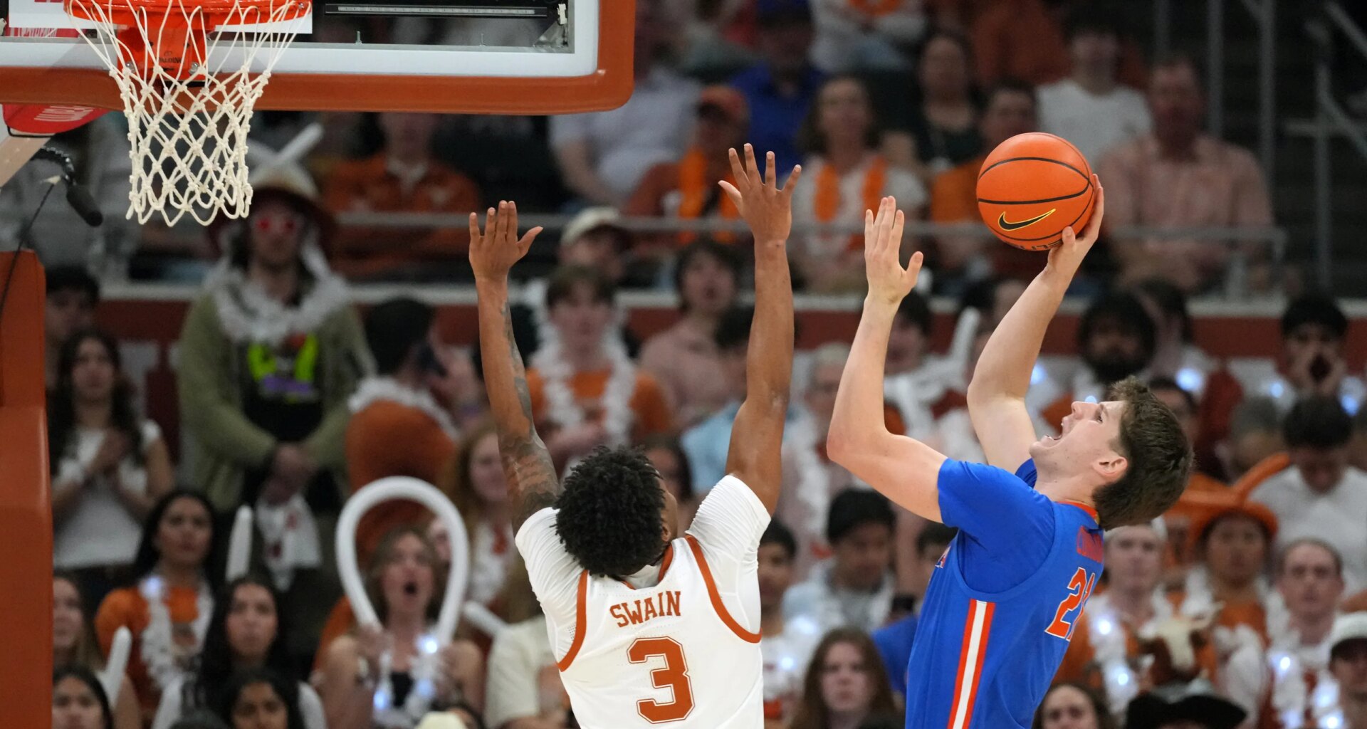 Florida basketball prevails late after Texas Longhorns' hot start