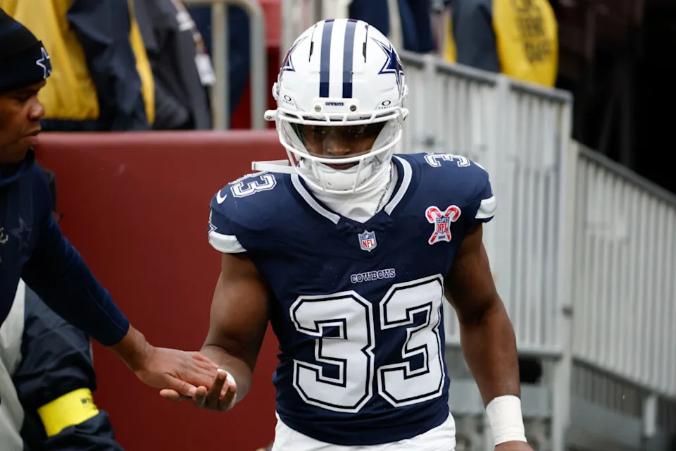 Dec 25, 2025; Landover, Maryland, USA; Dallas Cowboys running back Javonte Williams (33) runs onto the field for warmups before the game against the Washington Commanders at Northwest Stadium. Mandatory Credit: Amber Searls-Imagn Images