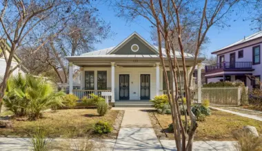 An 1891 King William cottage for sale was once owned by a Wells Fargo agent