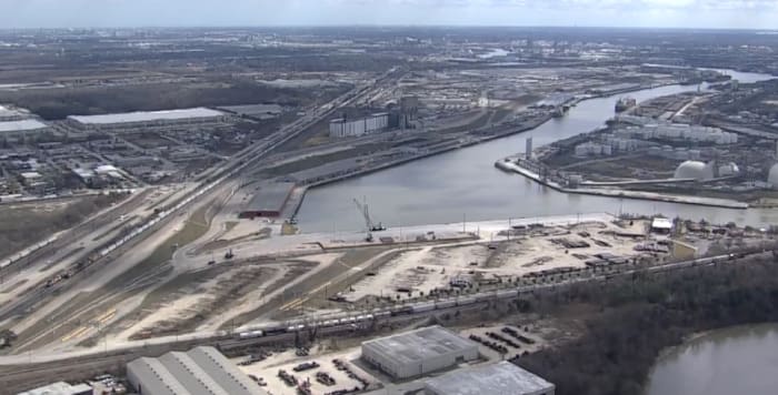 Man found dead in Buffalo Bayou after apparent fishing accident