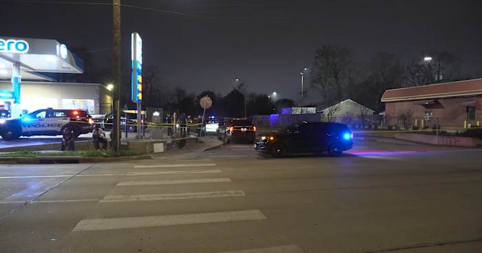 Man shot, killed outside convenience store in Southeast Houston