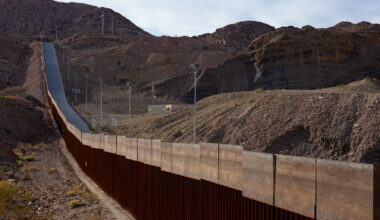 Steve Bannon, Jeffrey Epstein discussed private border wall near El Paso in 2019 text messages