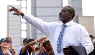 Cowboys legend Nate Newton among former NFL players pardoned by President Trump