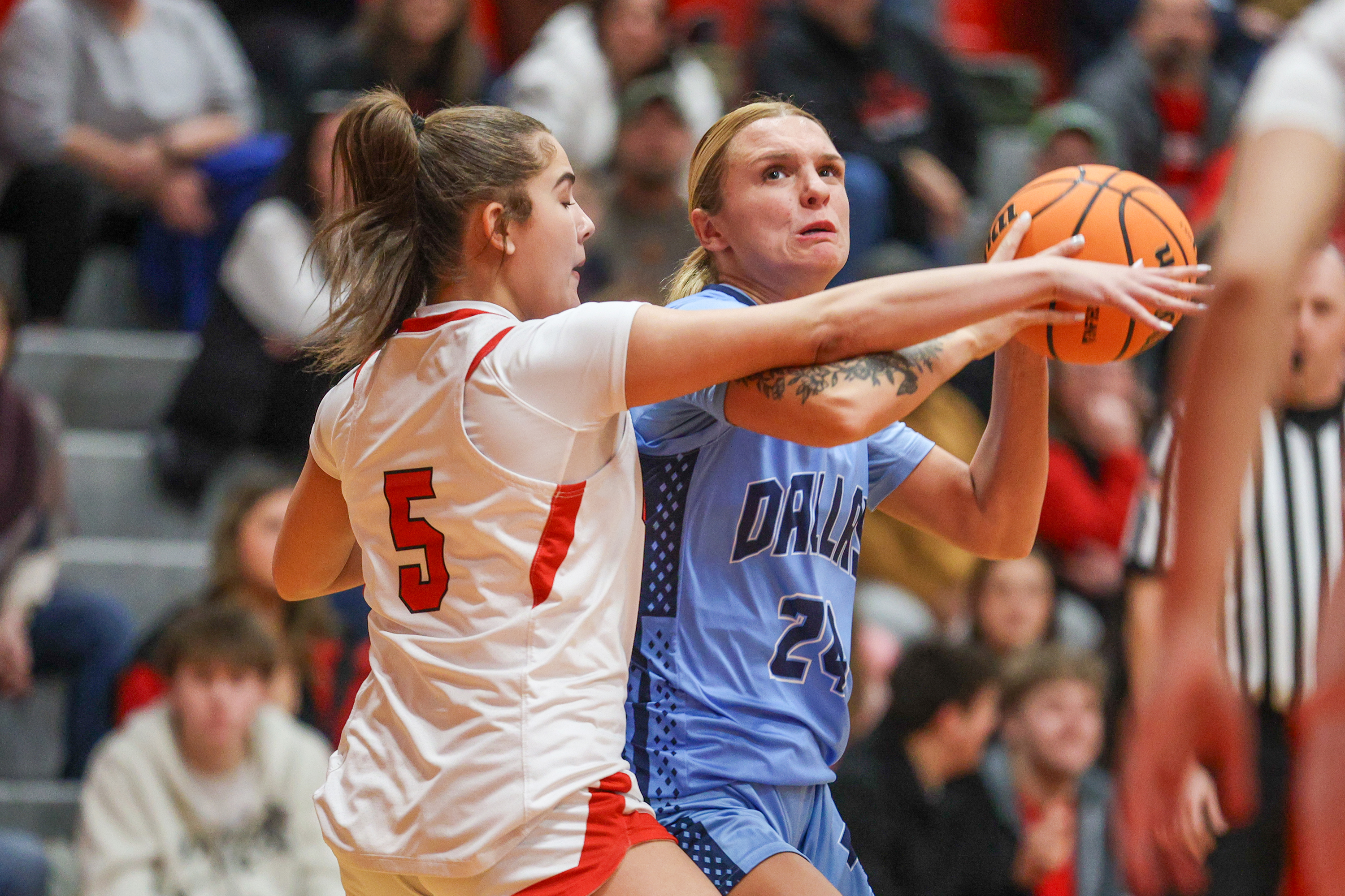 Dallas’ Molly Walsh (24) looks to take a shot during...