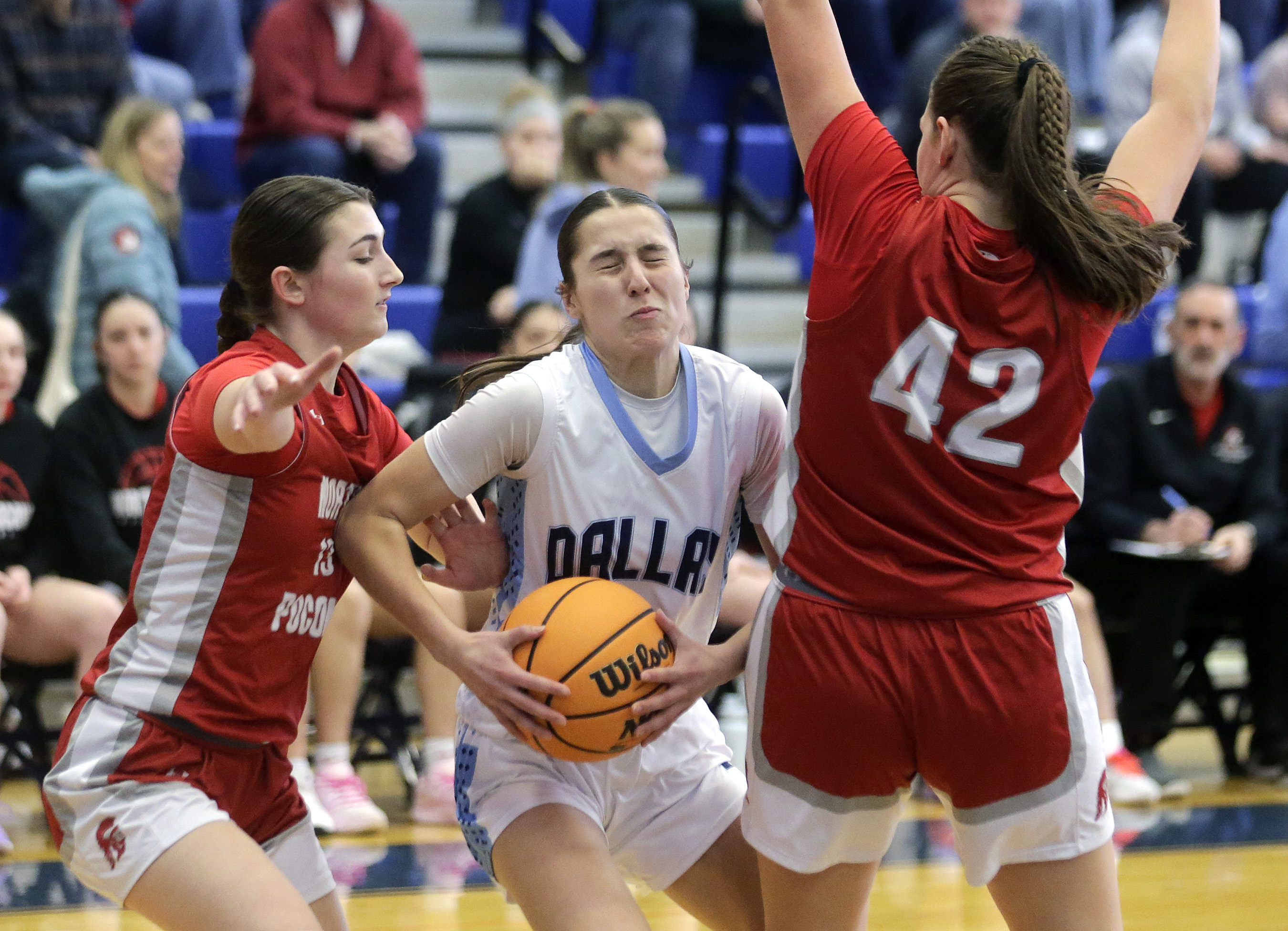 Dallas’ Nia DelGaudio, center, drives between North Pocono s Julia...