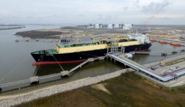 Cheniere's sabine pass commissioning cargo is loading on an LNG tanker, marking the start of US LNG exports