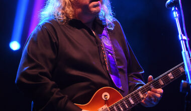 Warren Haynes Debuts Lyle Lovett’s “Pontiac,” Revives Grateful Dead and Bob Dylan Covers in Austin