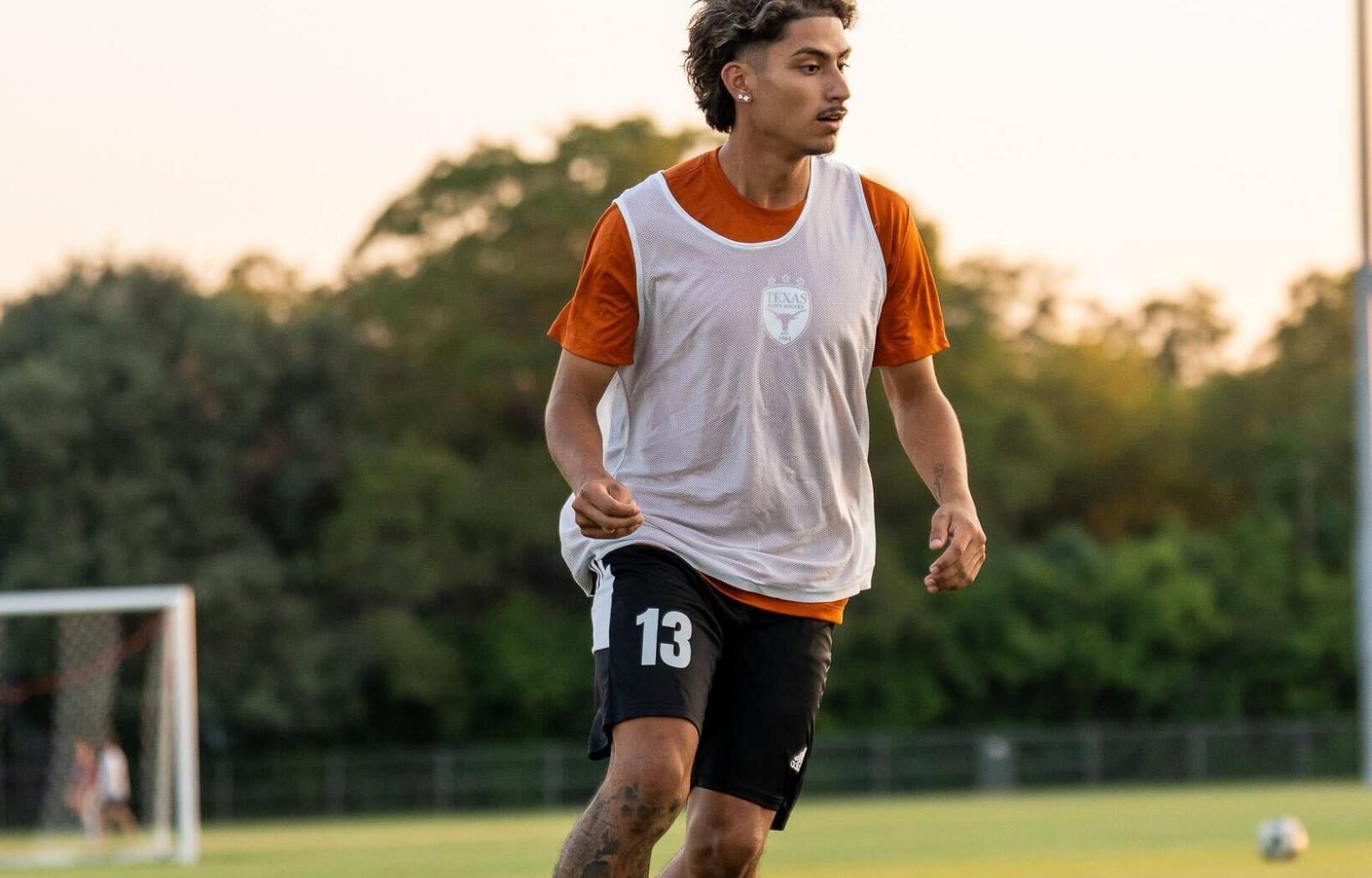 Male students help Texas soccer practice during spring season as practice players – The Daily Texan