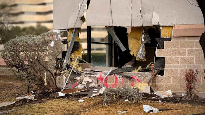 Man dies after North Side crash, vehicle hits unoccupied building, SAPD says