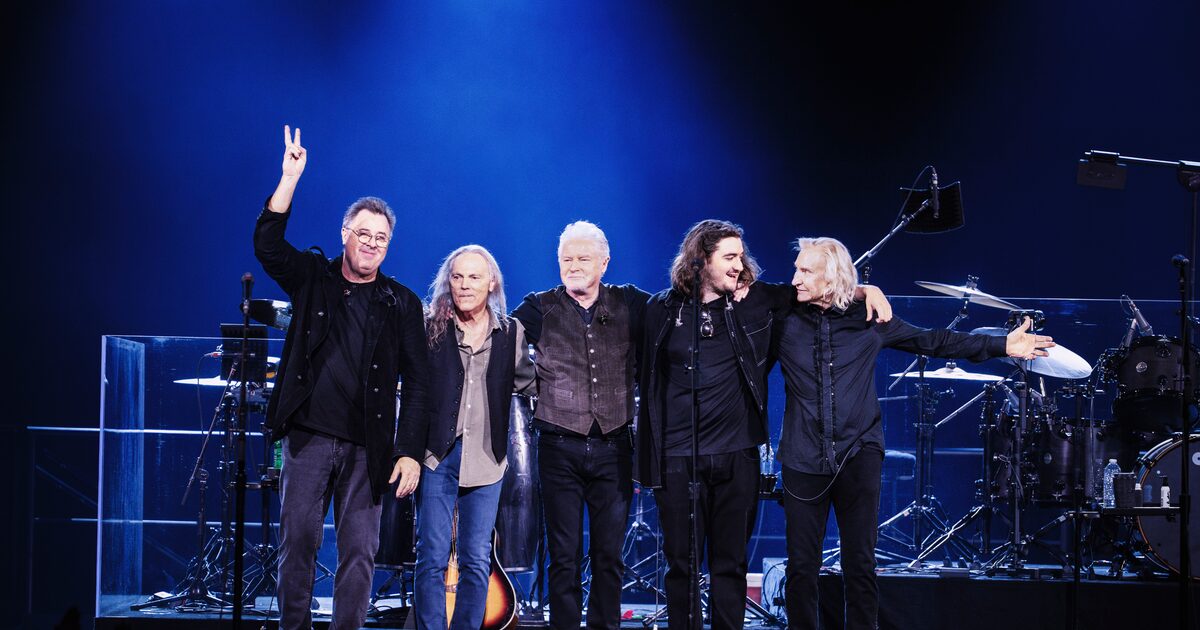 How an Eagles concert at Globe Life Field bumped a North Texas high school prom