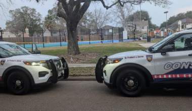 Investigation underway after 3 victims drive to Houston hospital with multiple gunshot wounds