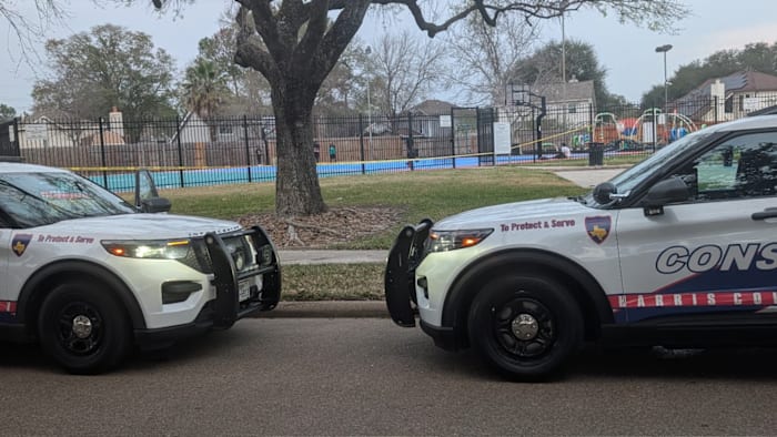 Investigation underway after 3 victims drive to Houston hospital with multiple gunshot wounds
