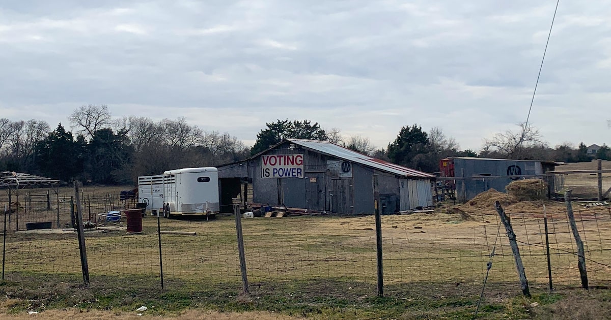 Hutchins doesn’t have a grocery, but it could get ICE’s biggest detention center