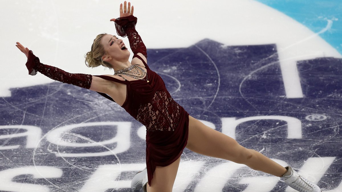 Amber Glenn takes the ice in the women’s free – NBC 5 Dallas-Fort Worth