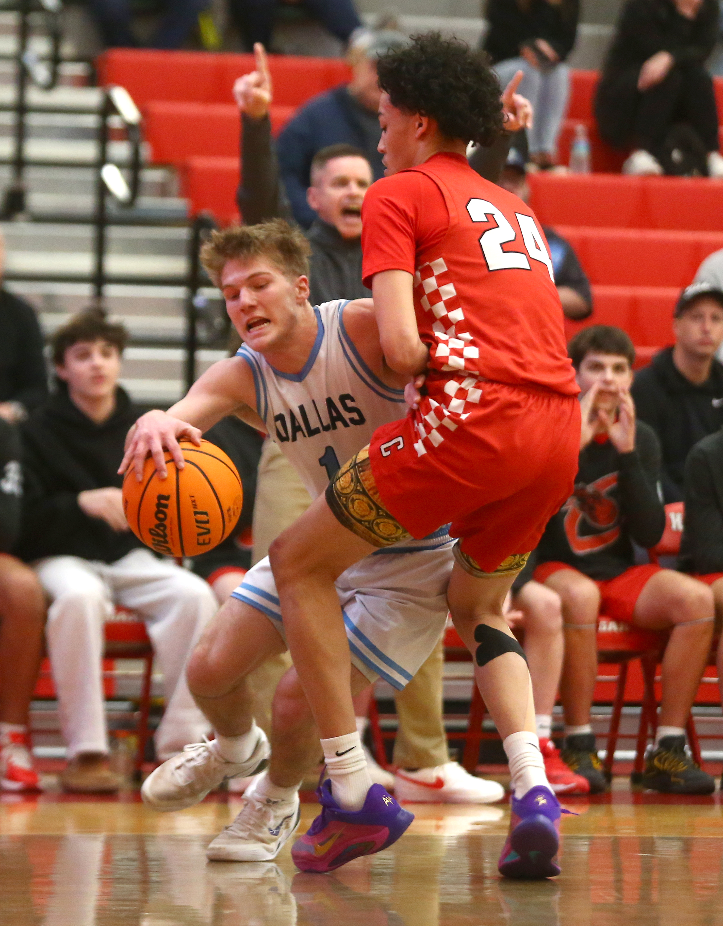 Dallas Joey Nogito (1) drives to the net as Crestwood...