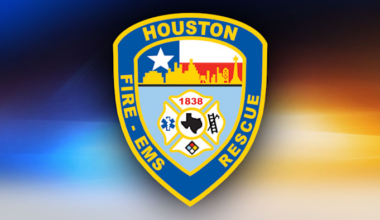 HFD fighting wildfire in northeast Houston