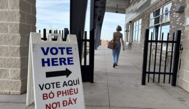 A voter walks into the Como Community Center to cast her ballot on the first day of early voting in Tarrant County.