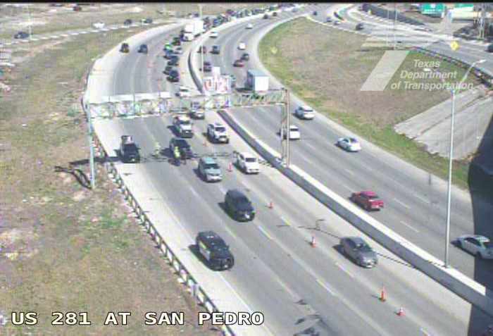 Crash causes lane closures at US Highway 281 on North Side