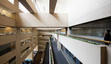 Preservationists tour Dallas City Hall in ongoing fight to maintain it