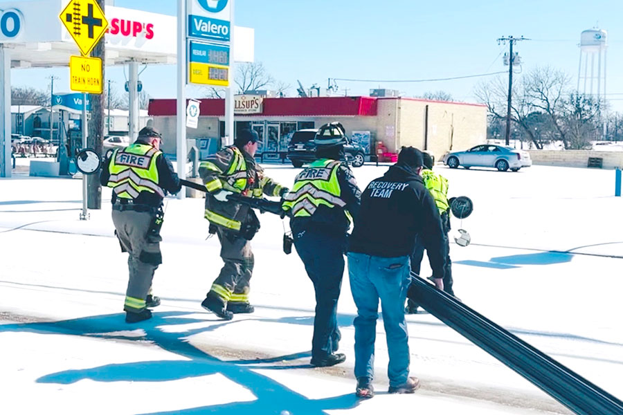 Jeep club mobilizes during winter storm 