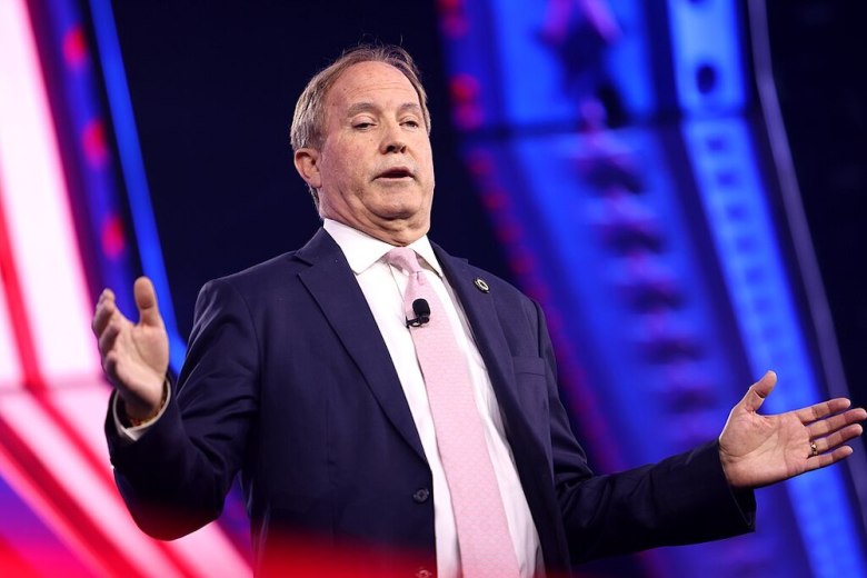 There once was performative schmuck named Paxton... 