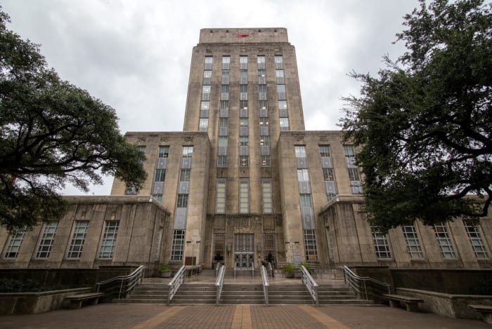 Houston City Council Member Edward Pollard calls for HISD superintendent to address school closure plan