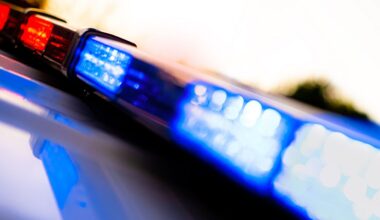 Police vehicle flashing lights. (Getty Images)