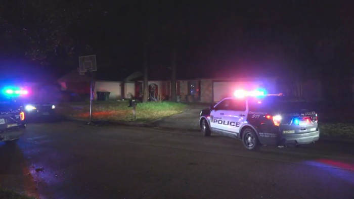 Son arrested after shooting father in Kingwood neighborhood