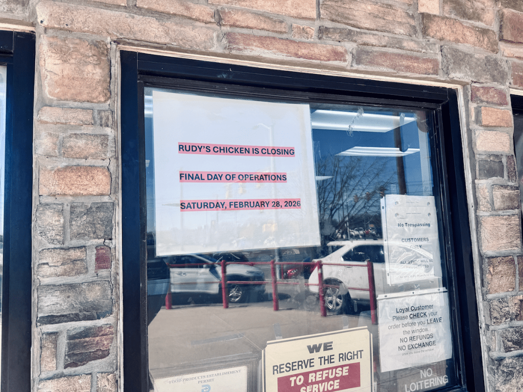 a sign that Rudy's is closing 