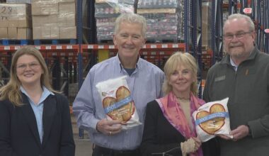 ‘Dallas,’ ‘Happy Days’ stars bring artisan bread line to Lexington, donate $10,000 to hunger relief