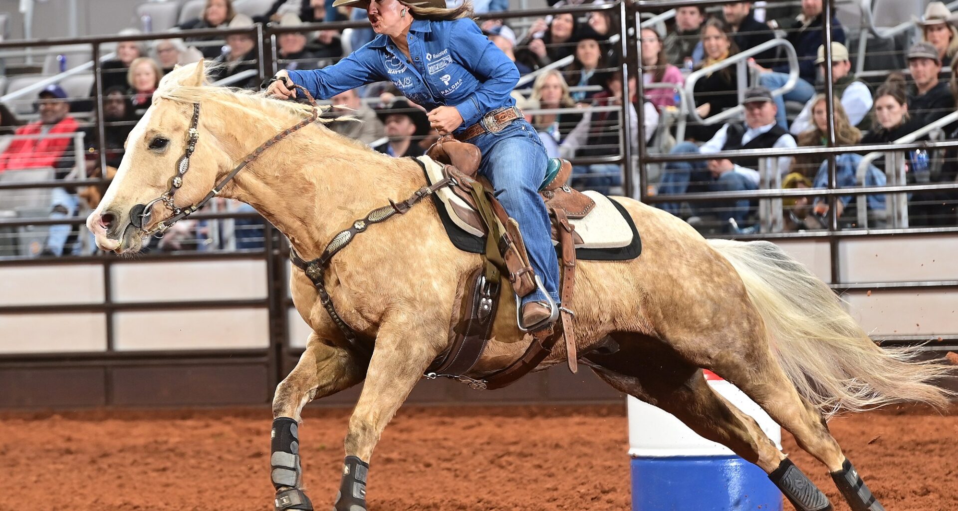 Katelyn Scott running barrels at FWSSR on Peanut Seed the horse